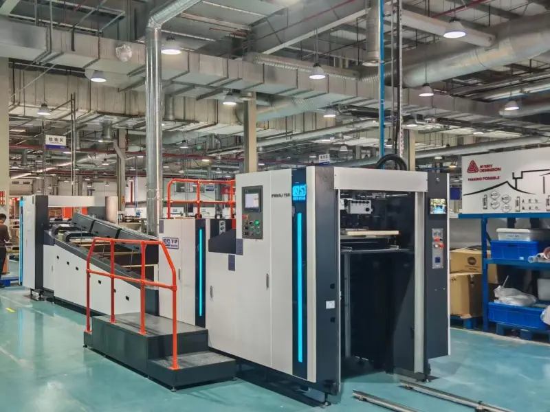 New Star new machine FHSGJ-760 Full Automatic υψηλής ταχύτητας Full/spot Vernish Machine παραδόθηκε στον Ινδονήσιο πελάτη.